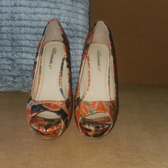 Heels - Picture 2 of 2